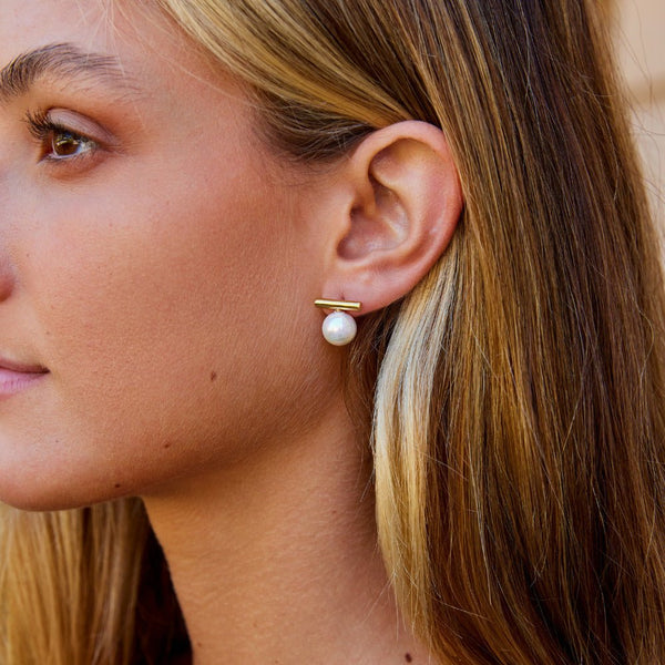 Yuna Pearl Stud Earrings